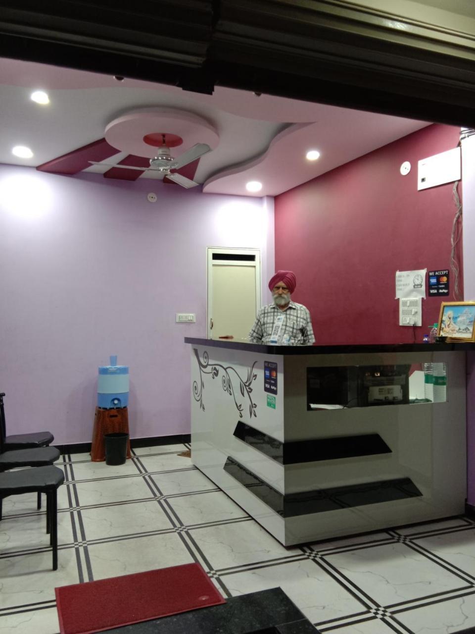 Shanti Guest House Ujjain Exteriör bild