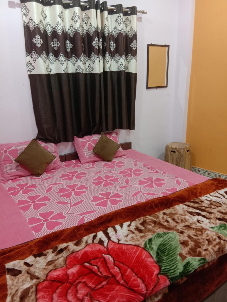 Shanti Guest House Ujjain Exteriör bild